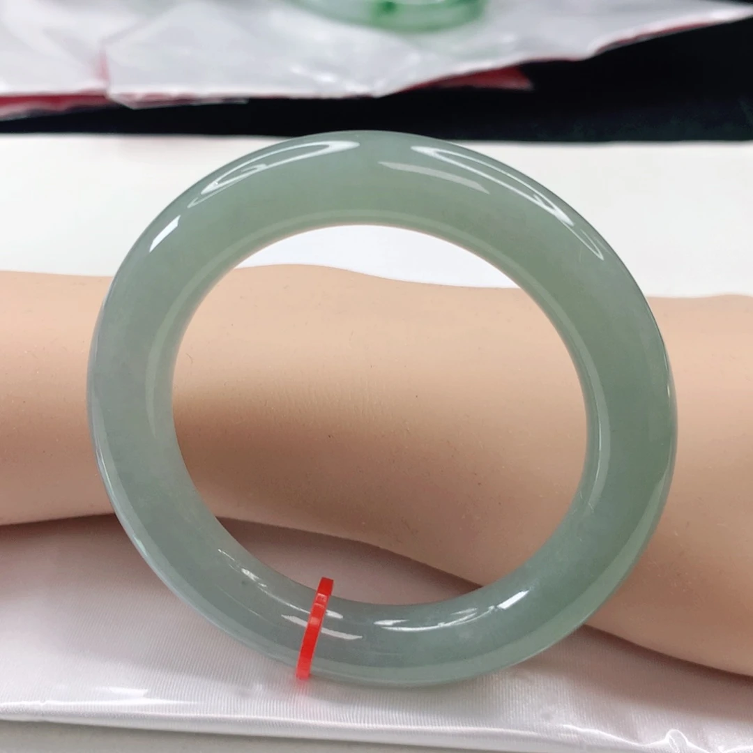 翡翠手镯未镶嵌圈口54.9