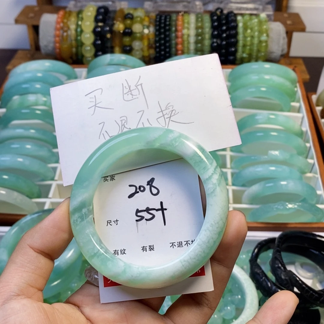 未镶嵌蛇纹石玉手镯在****觉