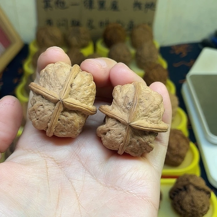 文玩核桃把件40、四棱山羊王38