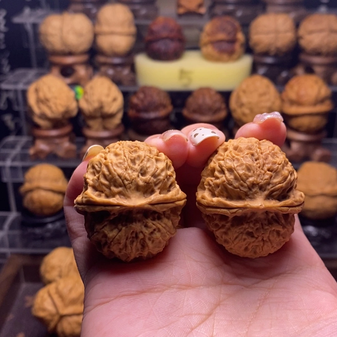 文玩核桃把件Z47珊瑚纹绣球37尺