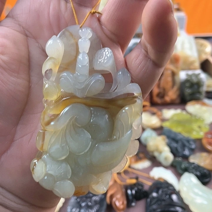 蛇纹石玉颈饰未镶嵌
