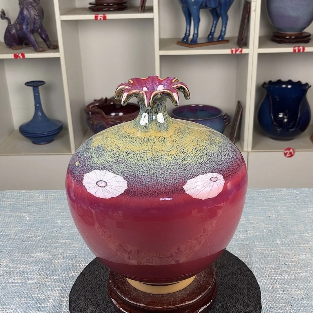 瓷片石榴瓶大师签字作品