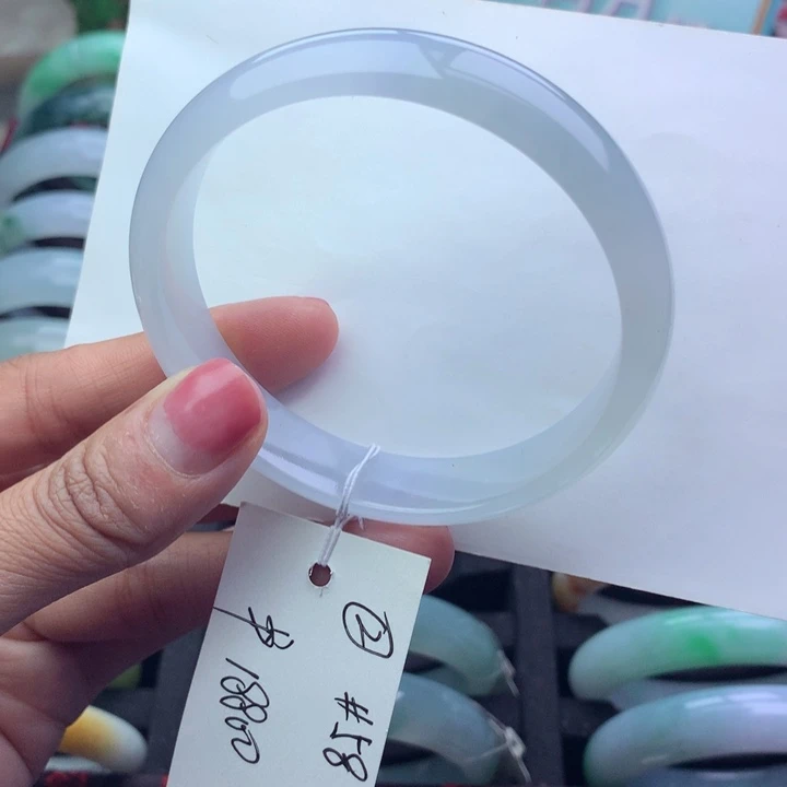 翡翠手镯未镶嵌天然翡翠手镯