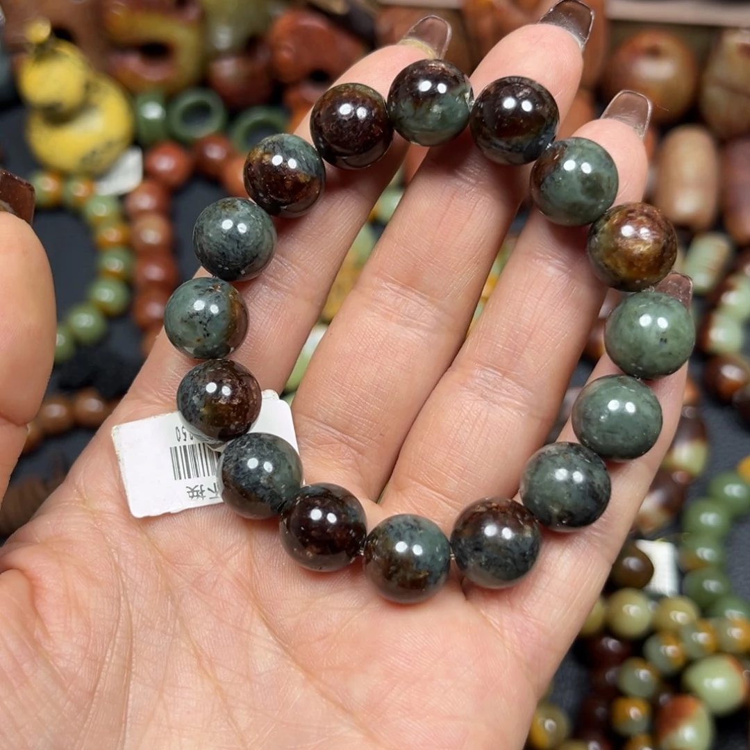 岫岩河磨玉（透闪石质玉）未镶嵌颈饰卡12河磨玉有老皮坑