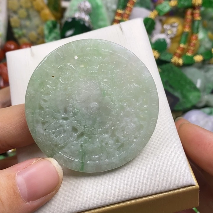 翡翠未镶嵌吊坠(赠链)