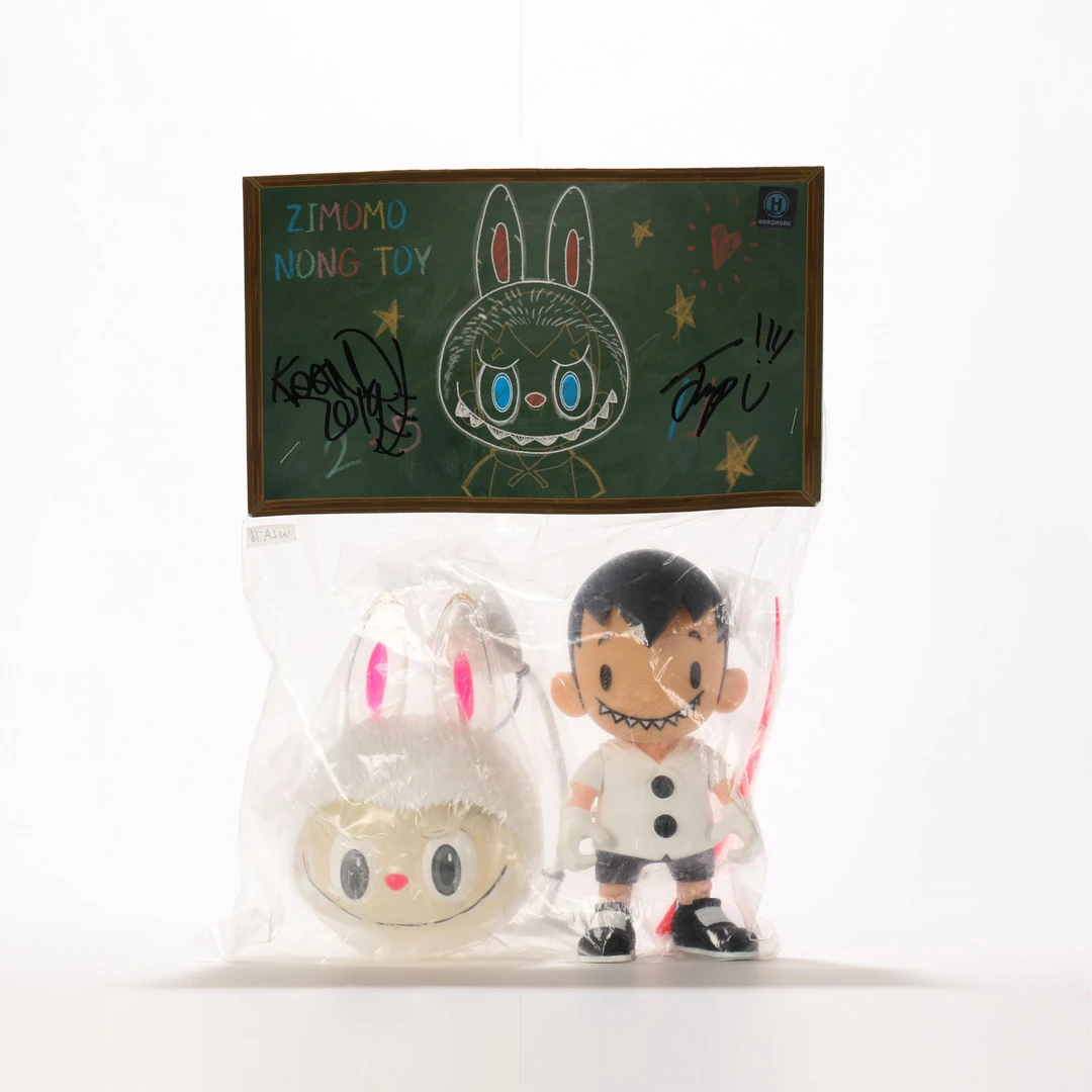 32、龙家升作品 LABUBU×NONG泰国限定双签名版【LABUBU拍卖】