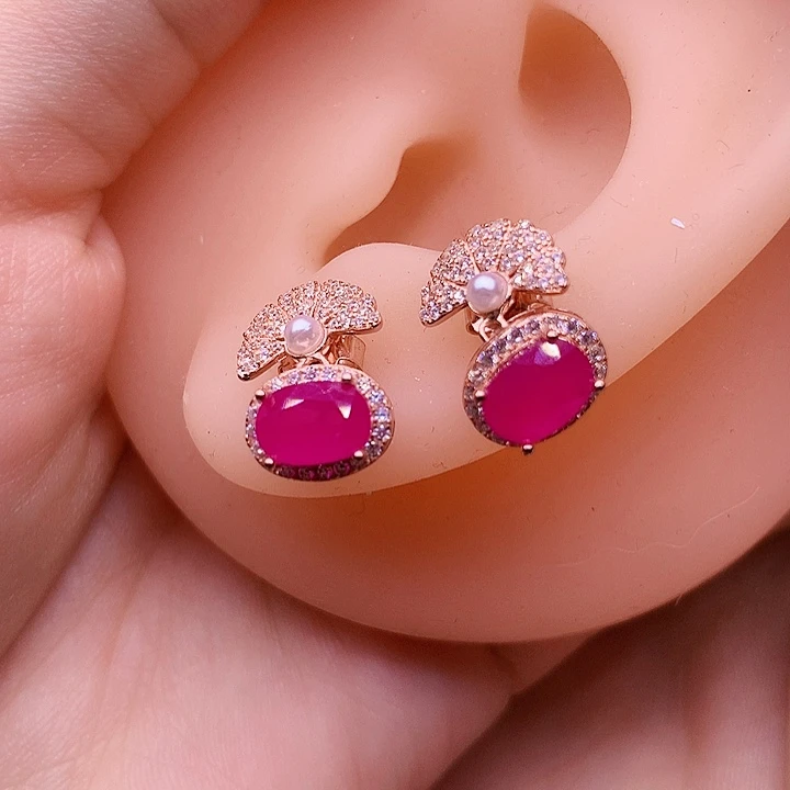 银S925镶嵌红宝石耳饰