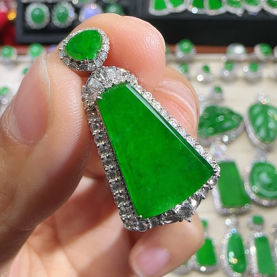 翡翠吊坠(不含链)18K金镶嵌