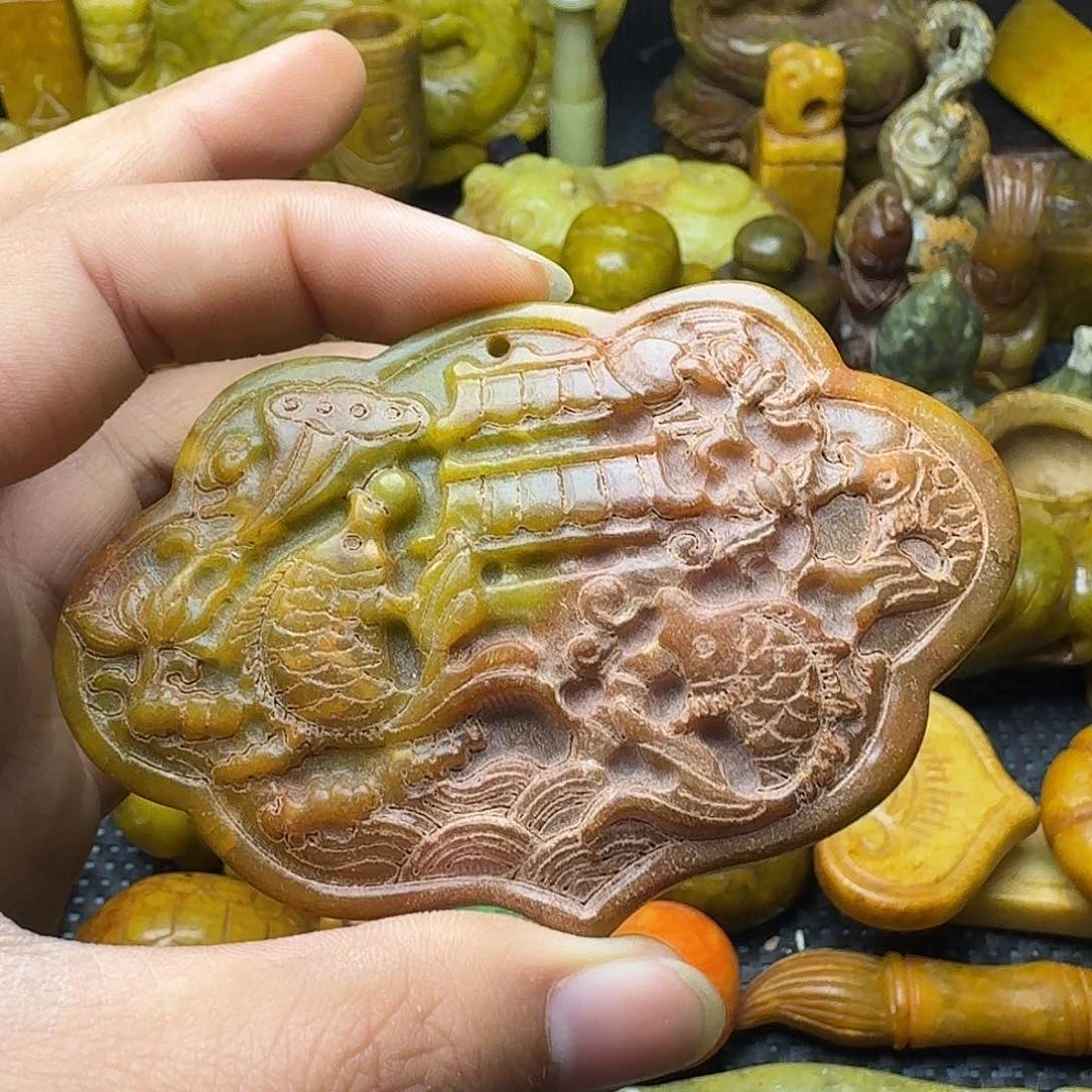 白玉菩提吊坠。。。