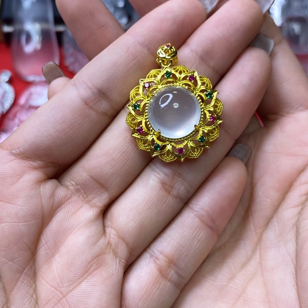 石英质玉合金吊坠