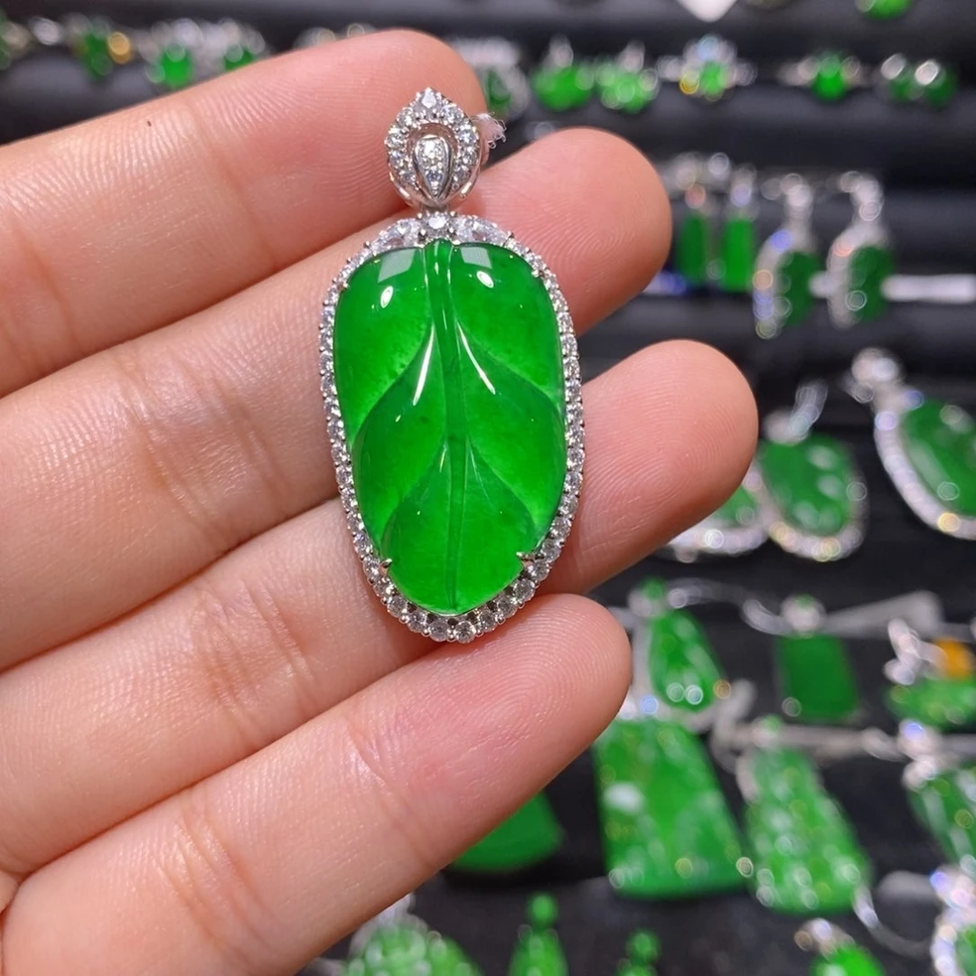 颈饰18K金镶嵌翡翠天然翡翠