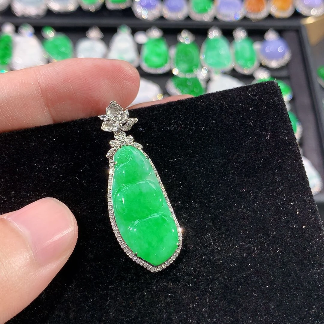 翡翠18K金镶嵌颈饰