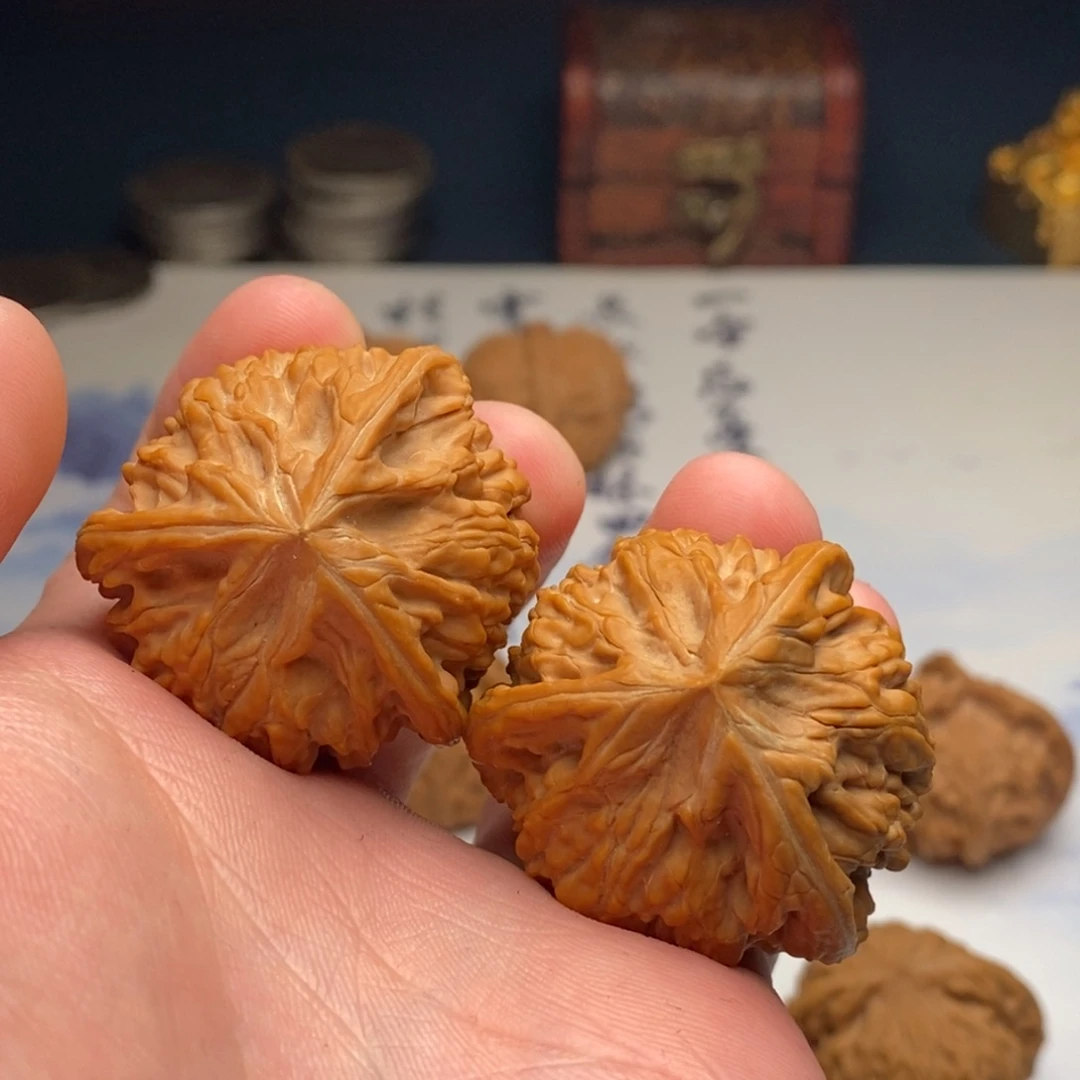 月***。文玩核桃把件御龙