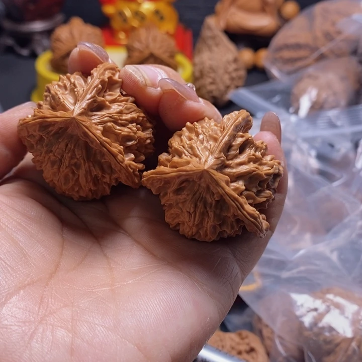 文玩核桃把件努***闸盘山三棱