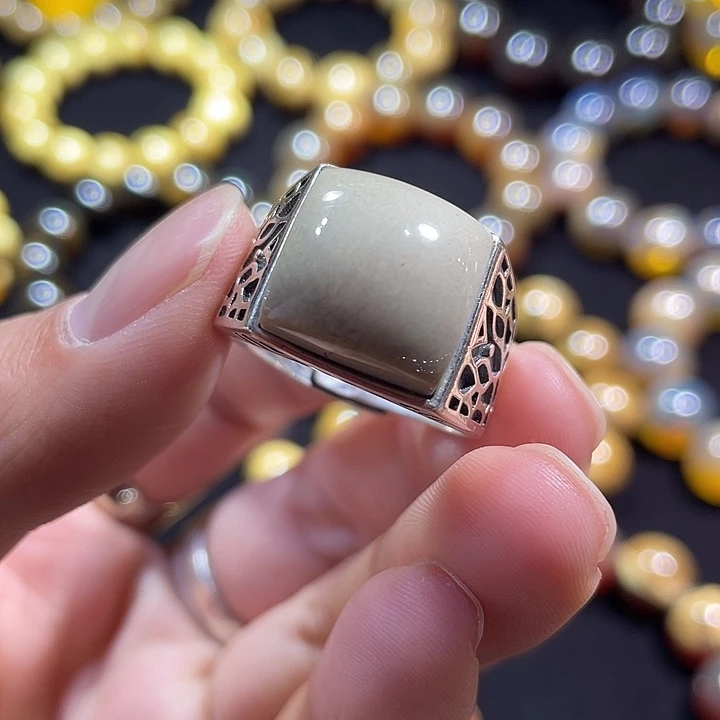 琥珀未镶嵌裸石瓷白戒指