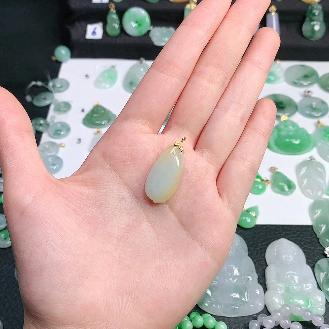 翡翠颈饰未镶嵌用****6翡翠