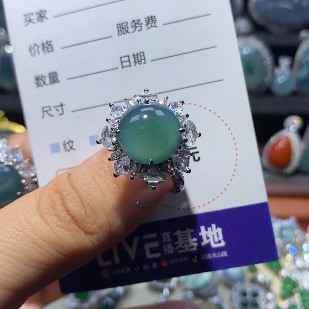 张***然颈饰未镶嵌翡翠翡翠