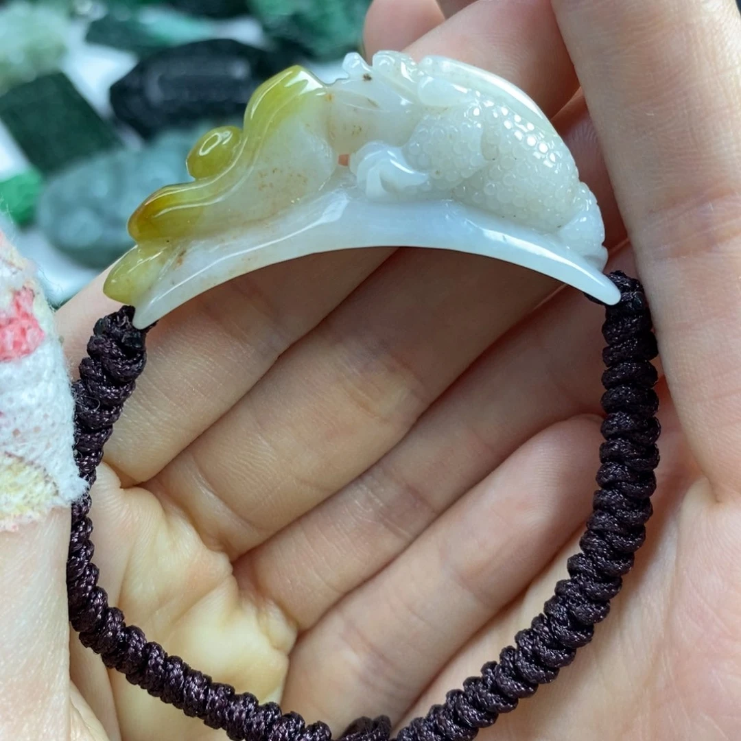 翡翠颈饰未镶嵌吊坠