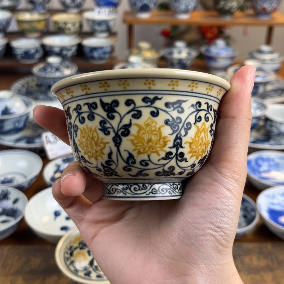 釉里金缠枝莲压手杯