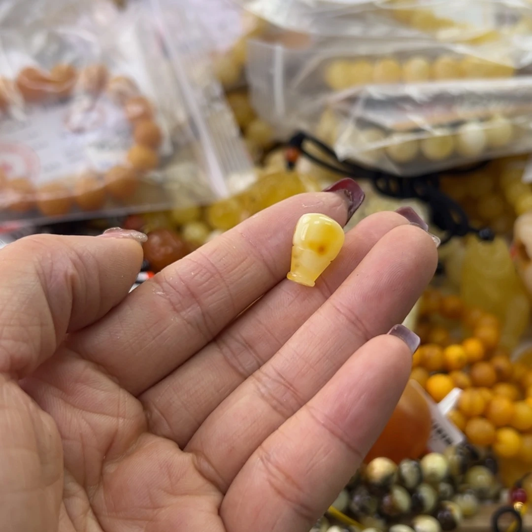 琥珀珠宝奇石未镶嵌