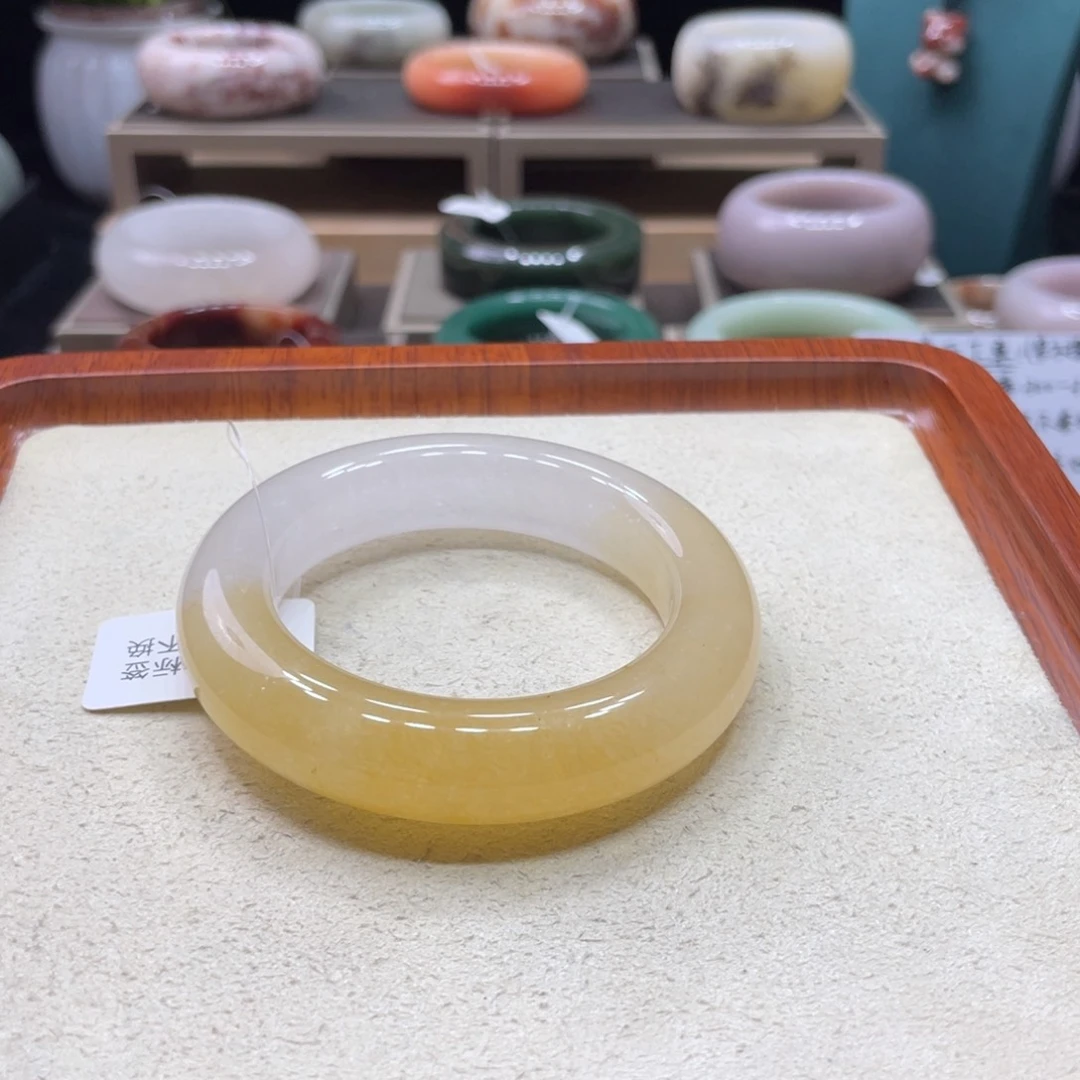 石英质玉手镯未镶嵌张*?