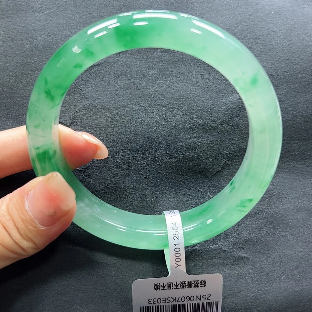 石英质玉手镯未镶嵌汤汤62