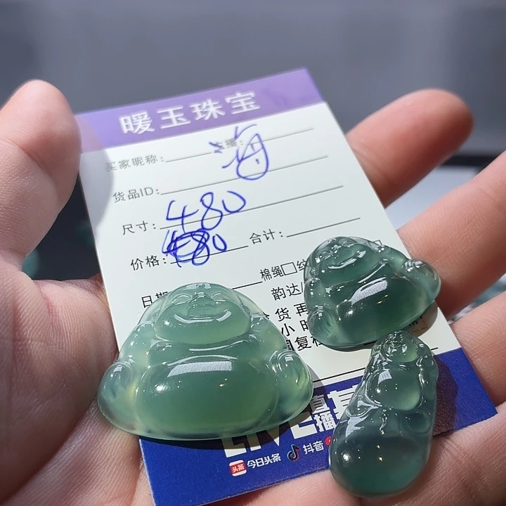 翡翠未镶嵌颈饰佛