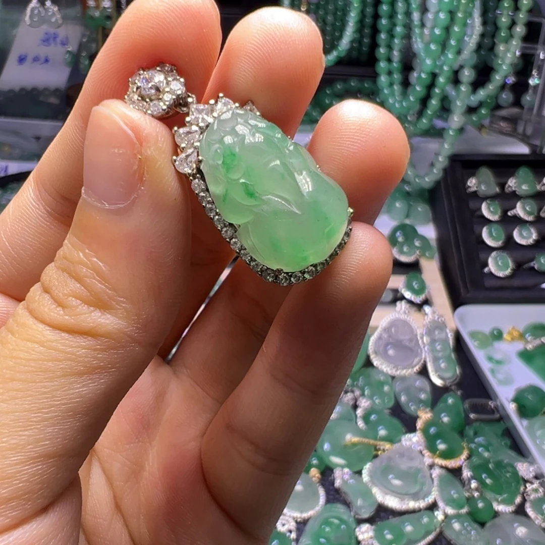 石英质玉未镶嵌颈饰