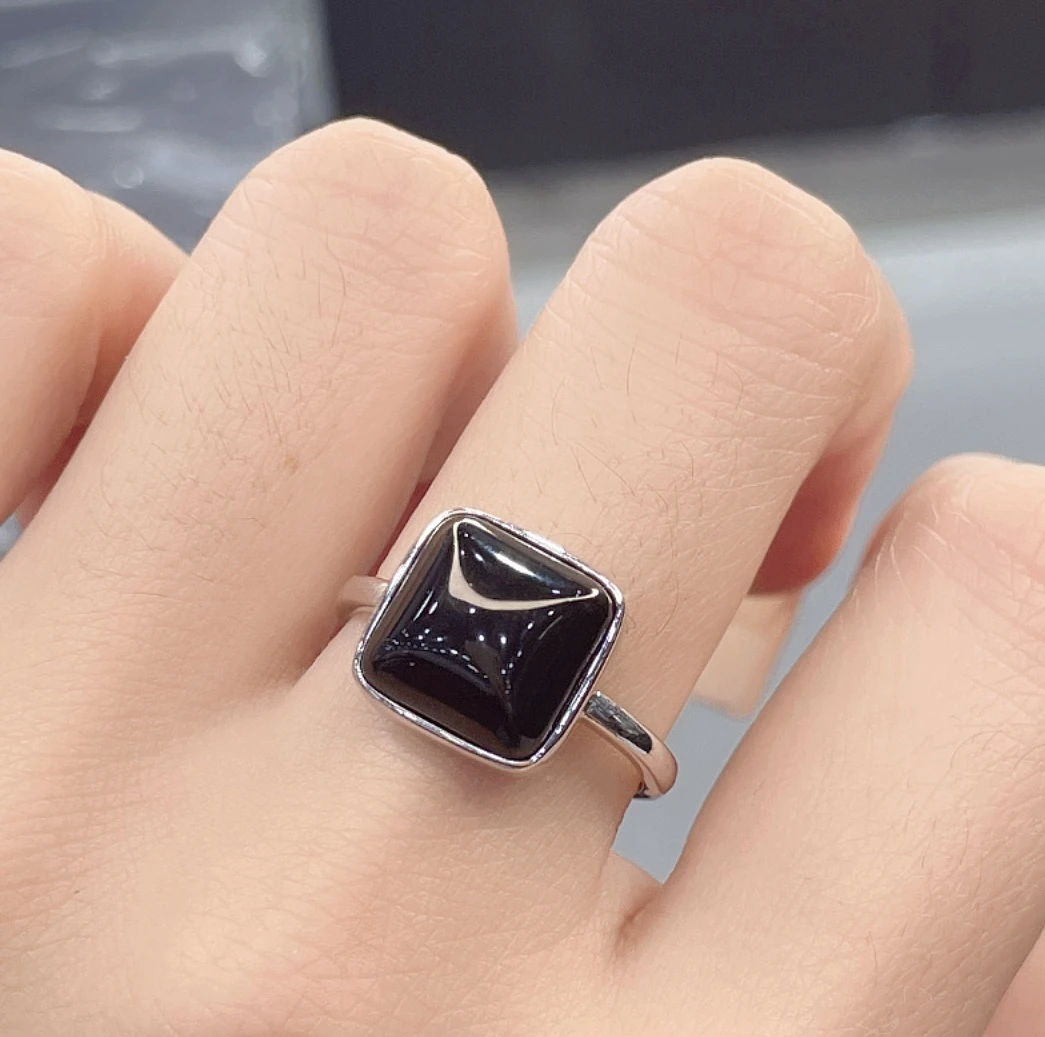 简约大方显白正方黑玛瑙戒指