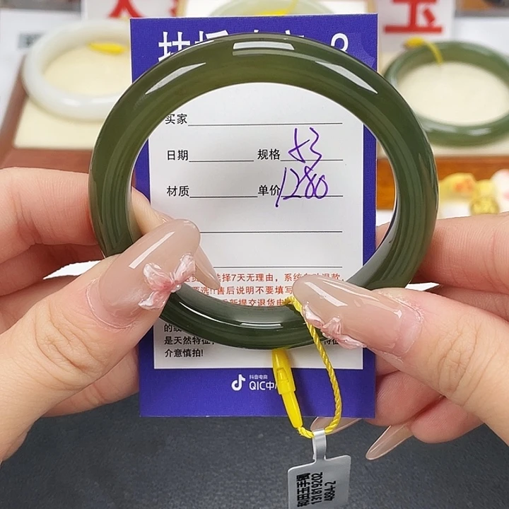 和田玉未镶嵌手镯