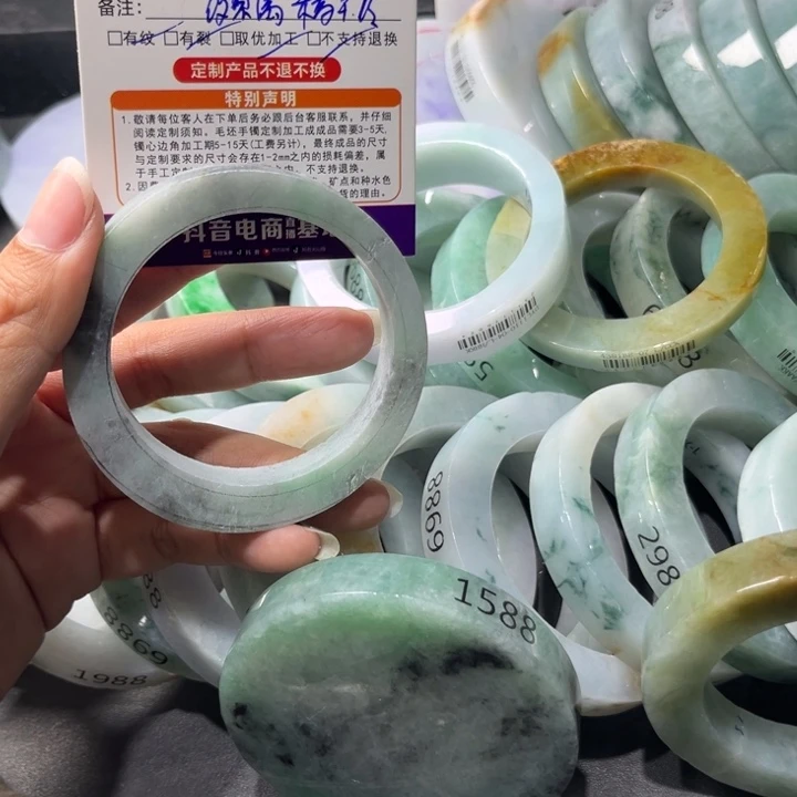 先***庄定制翡翠未镶嵌手镯