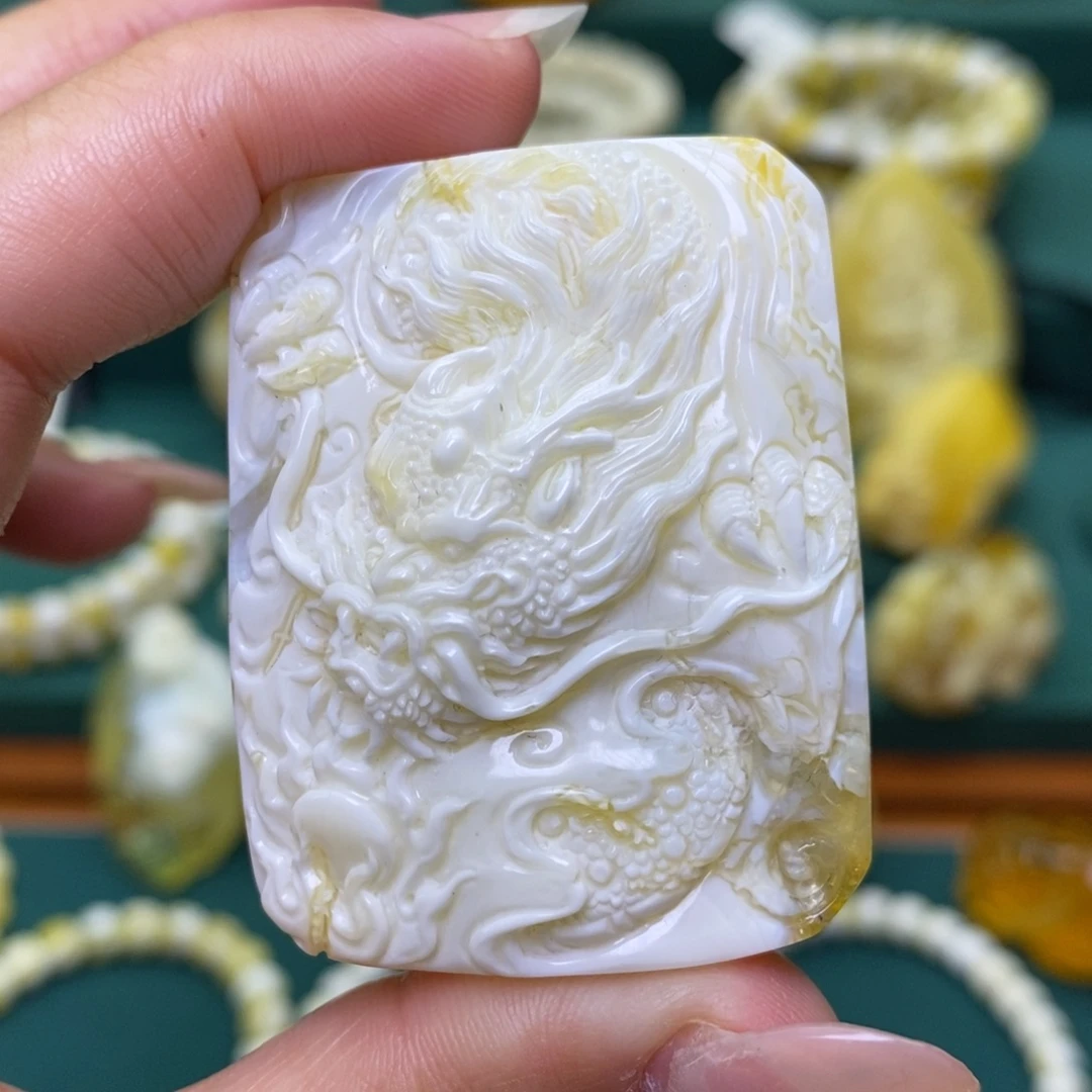 蜜蜡未镶嵌裸石龙牌