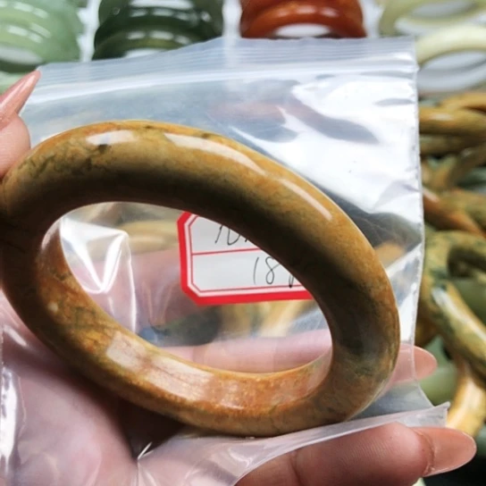 蛇纹石玉手镯未镶嵌几**凉