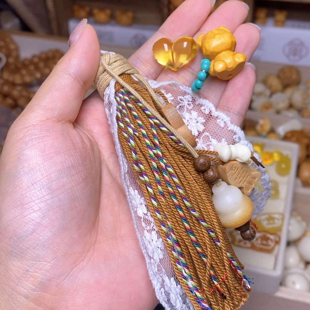 瑾***华吊坠猴头核桃蜜爱心1.2克小熊提溜，焦糖流苏