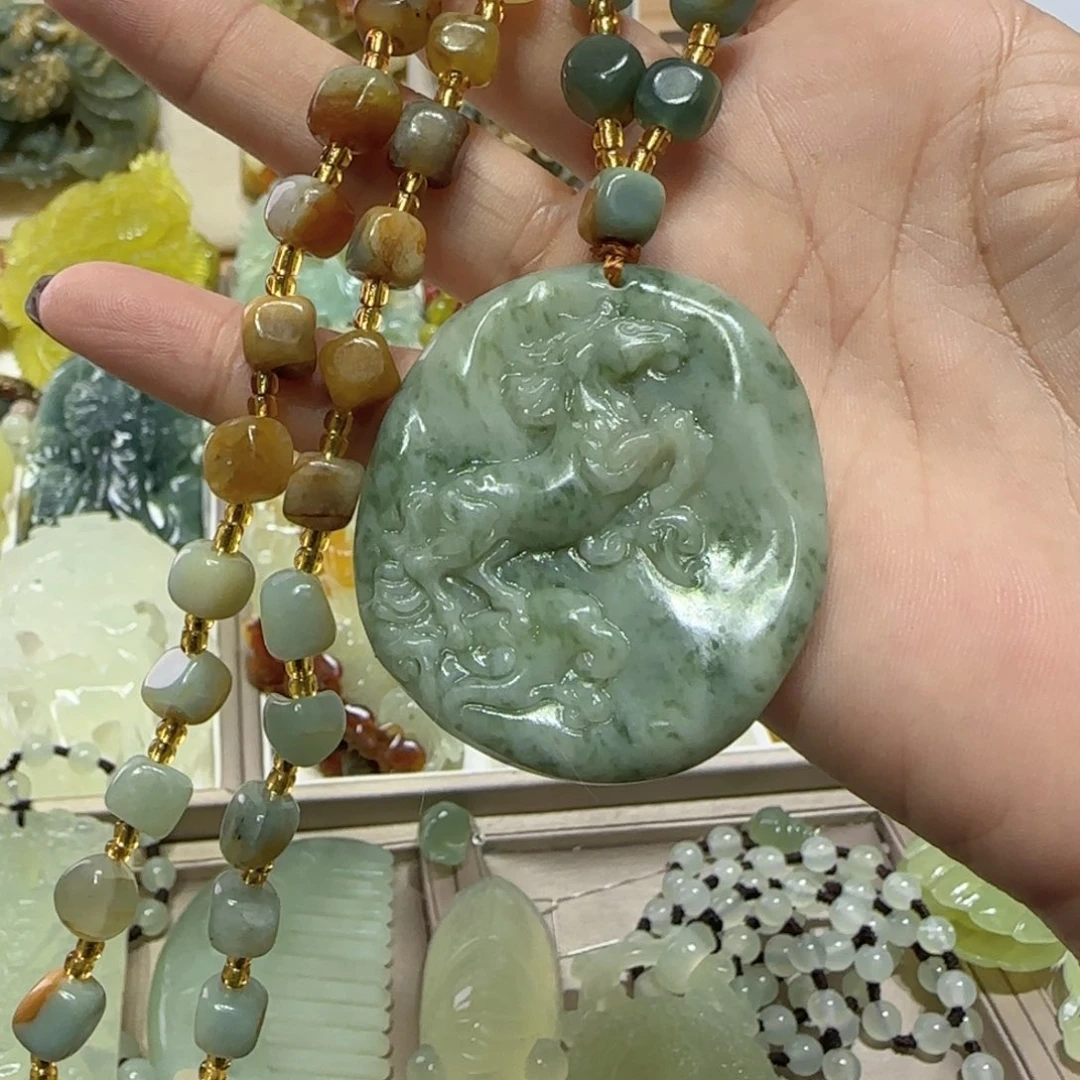 未镶嵌蛇纹石玉吊坠