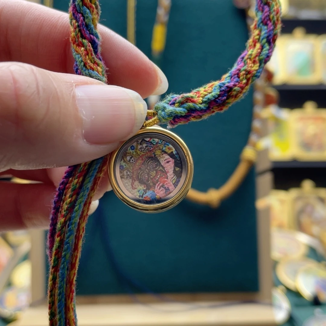 吊坠李*月唐卡等多种形式进行了