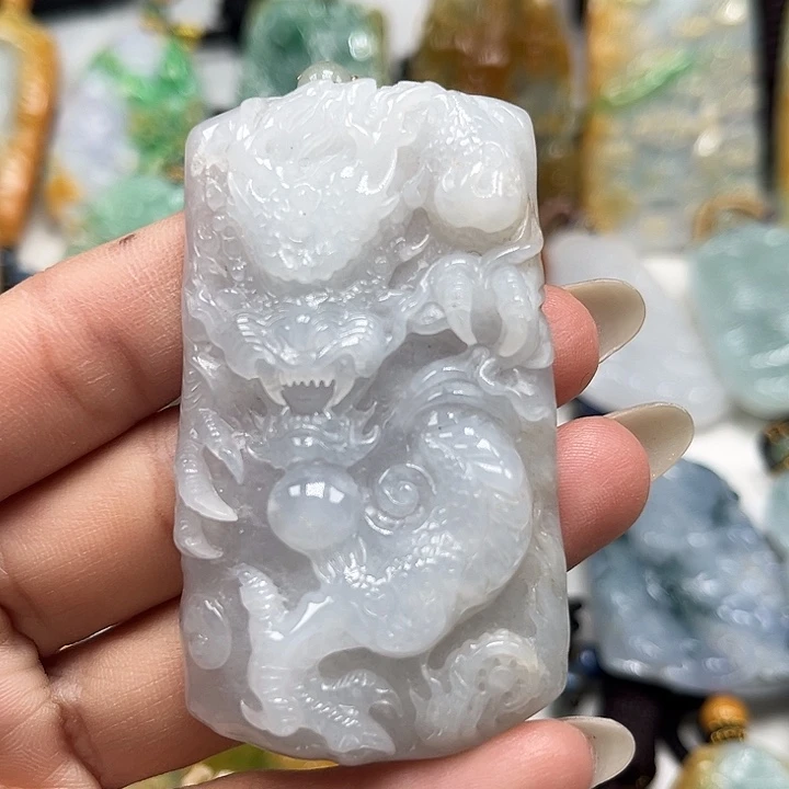 翡翠未镶嵌颈饰龙牌