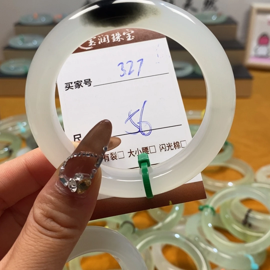 阳***媚蛇纹石玉未镶嵌手镯