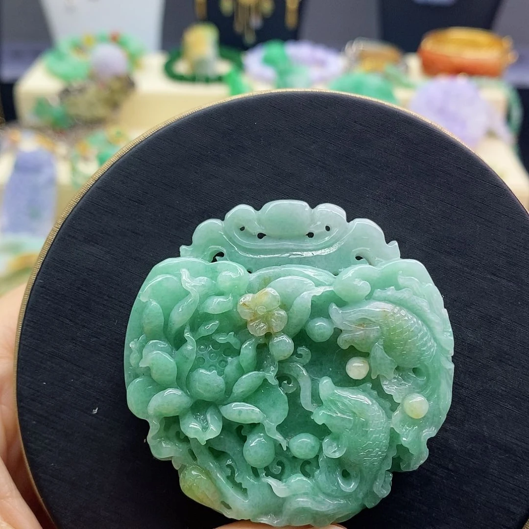 翡翠未镶嵌吊坠(赠链)