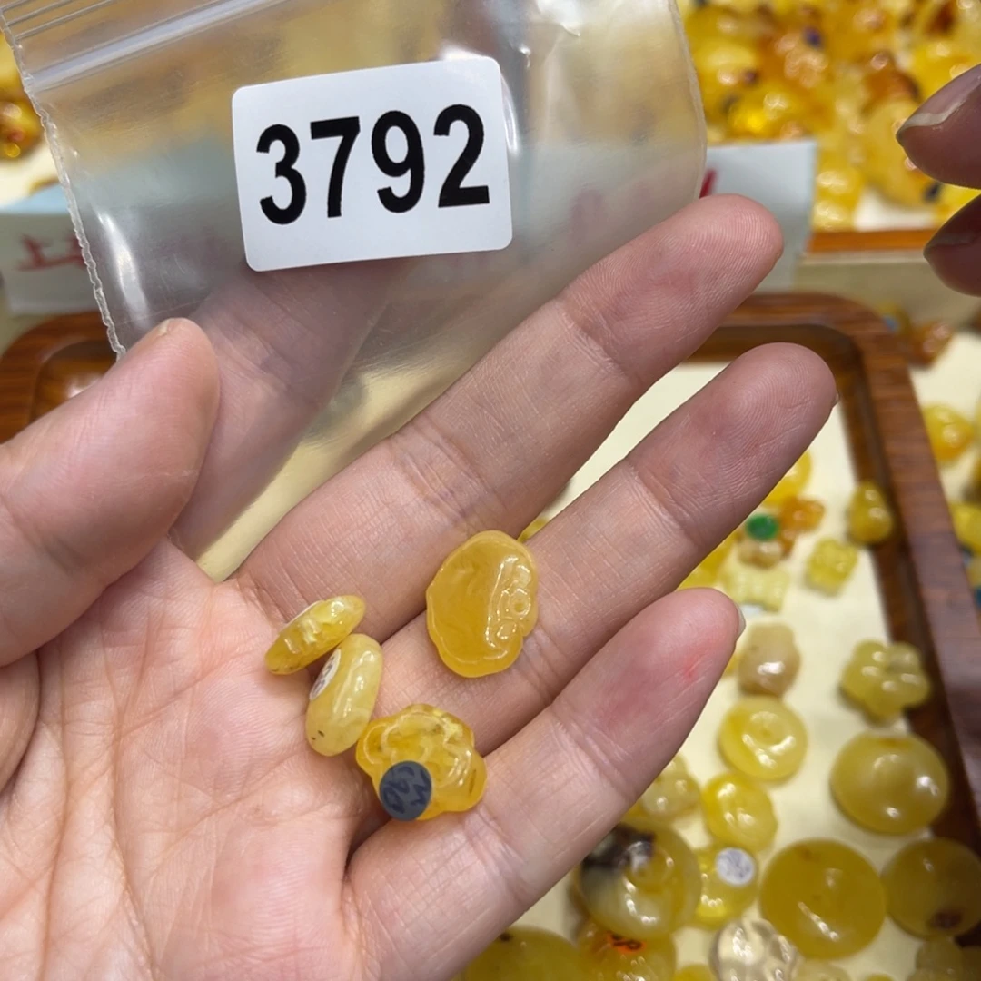 琥珀未镶嵌珠宝奇石