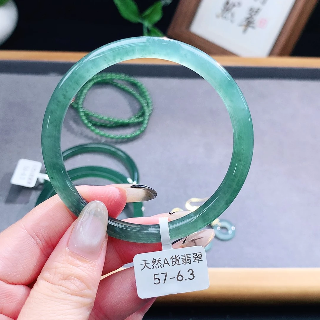 翡翠手镯（圆镯）未镶嵌