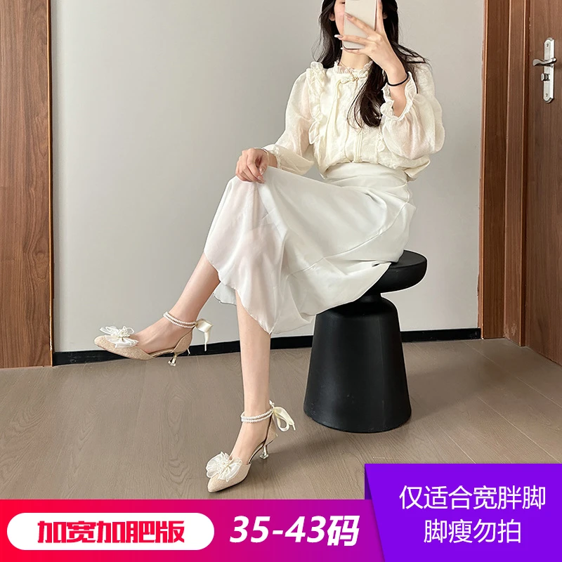 JS52024胖脚加宽加肥大码气质双蝴蝶装饰珍珠一字带细跟中空鞋