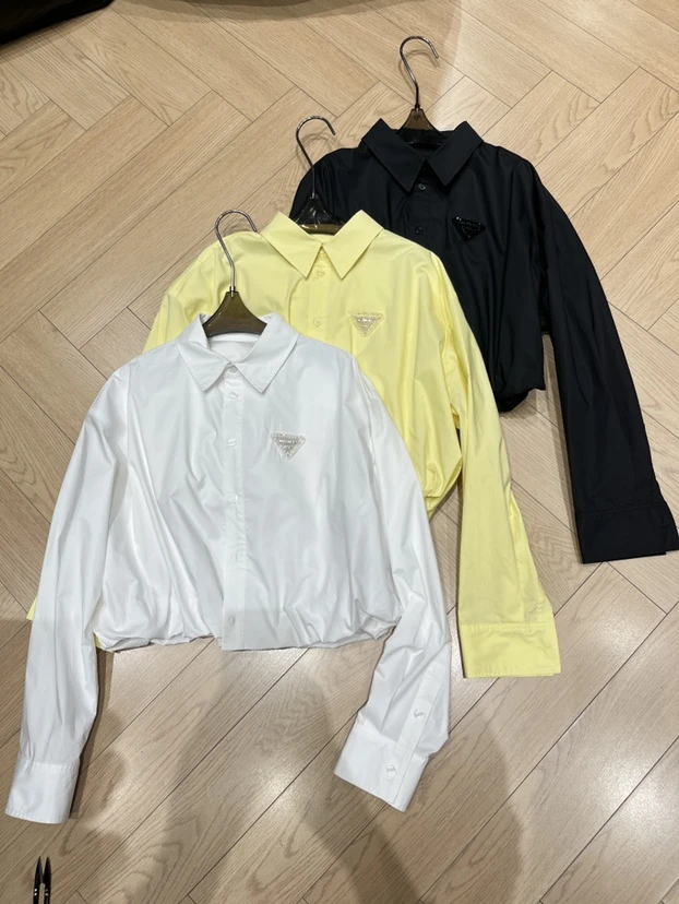 68139三色净版胸前三角标钉珠装饰长袖衬衫