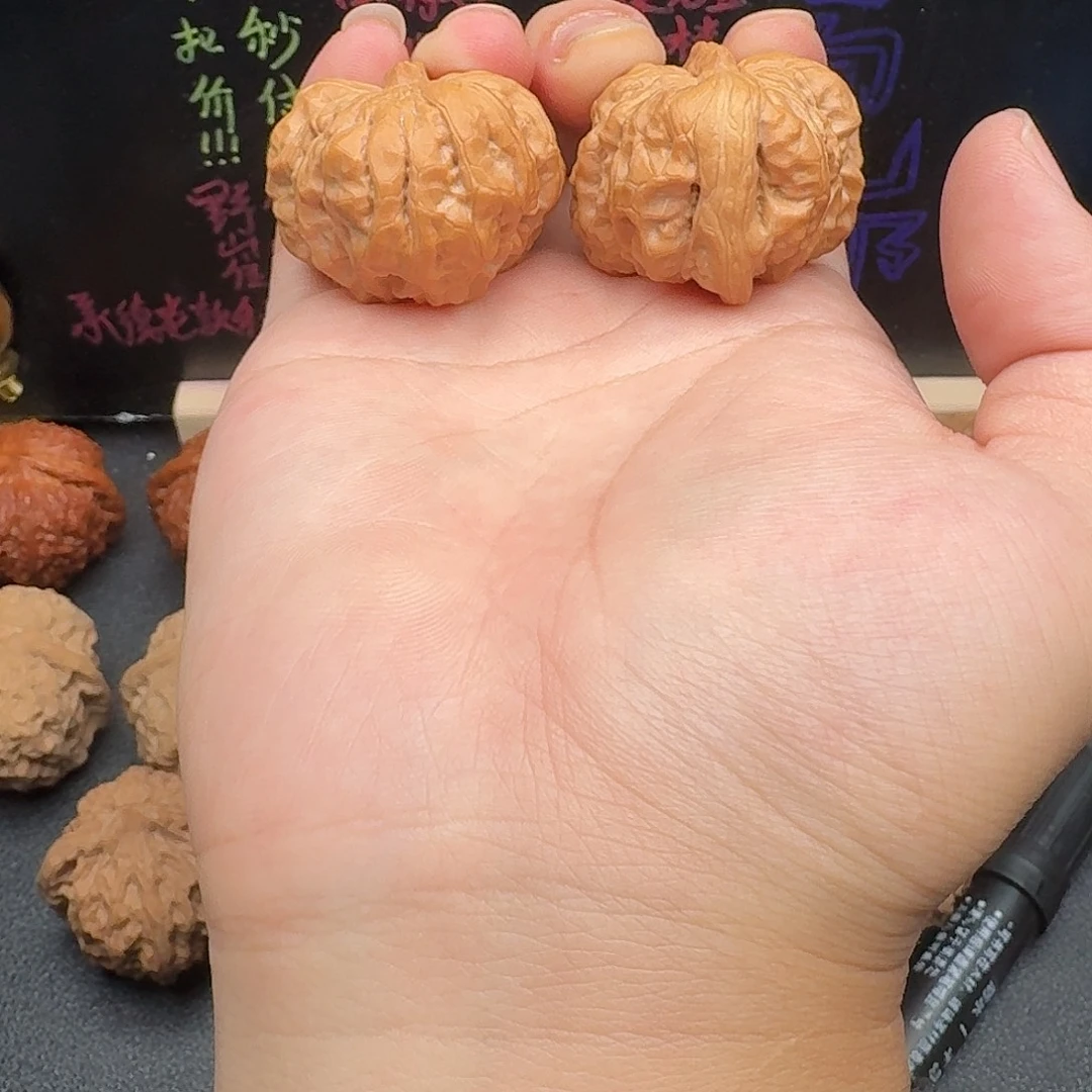 蛤蟆头一道筋文玩核桃