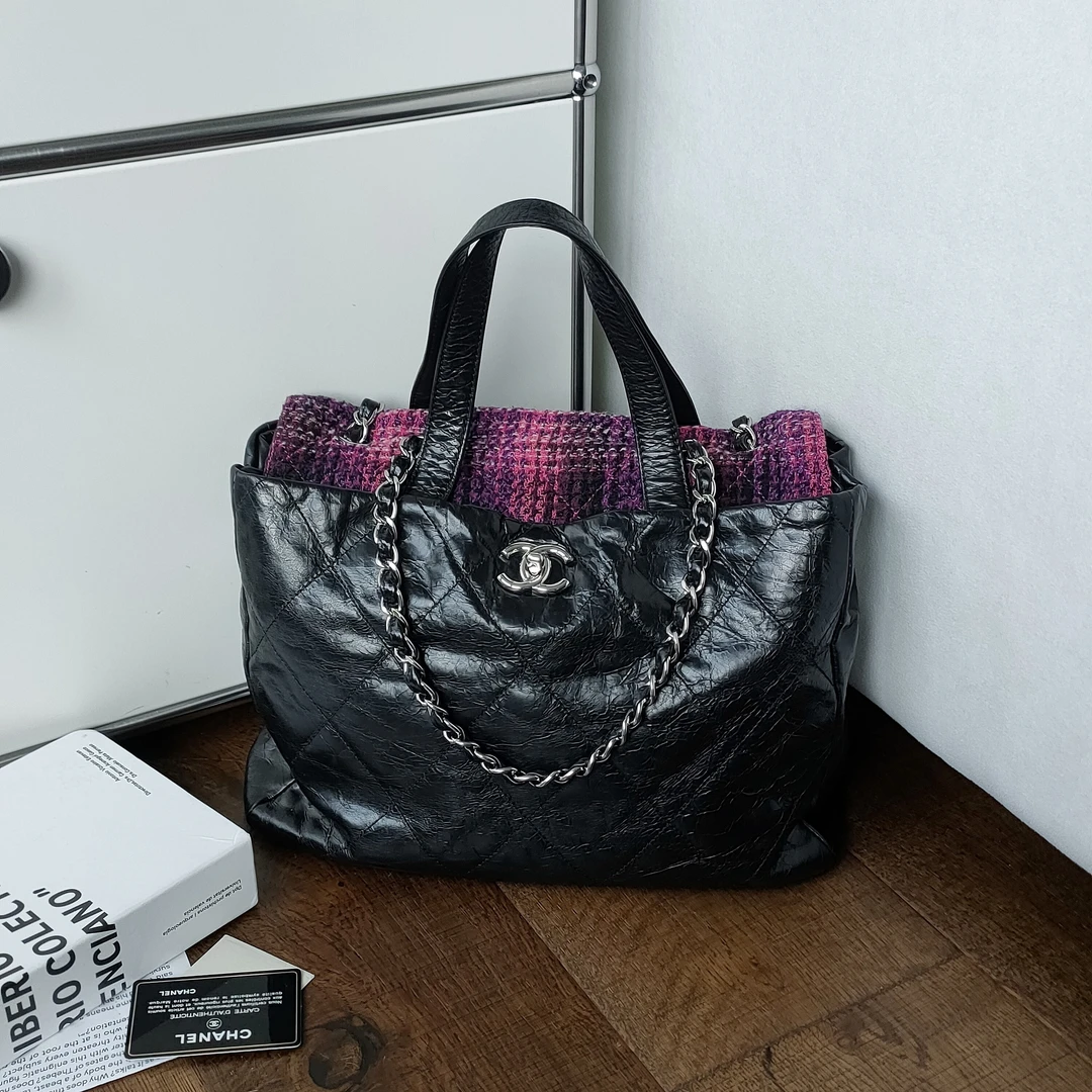 95新 Chanel/香奈儿 黑银油蜡皮拼毛呢手提单肩托特包 49810
