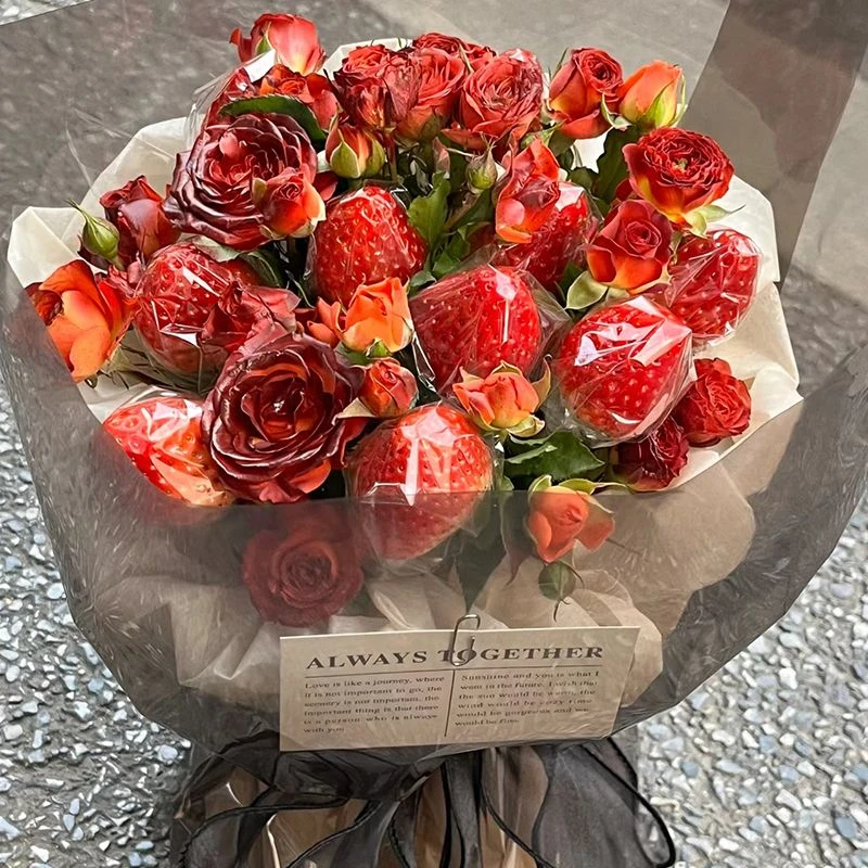 【莓你不行】草莓搭配3朵红玫瑰巧克力泡泡花束生日鲜花女士新鲜草莓花束花店送花上门送女朋友