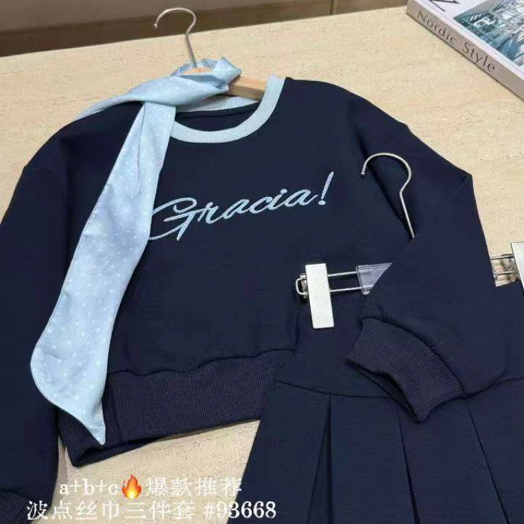 3668童装刺绣字母长袖T恤/短裙套装