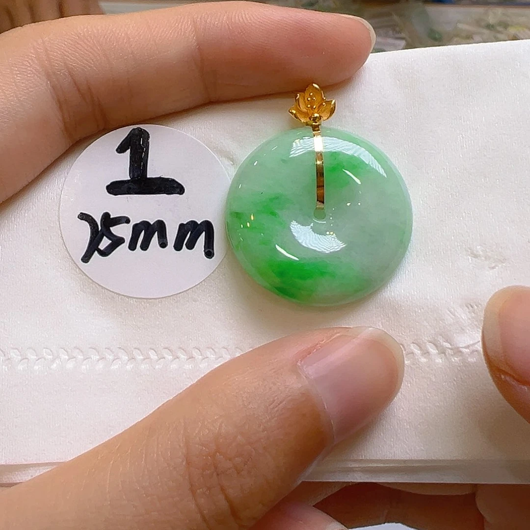 翡翠18K金镶嵌颈饰翡翠