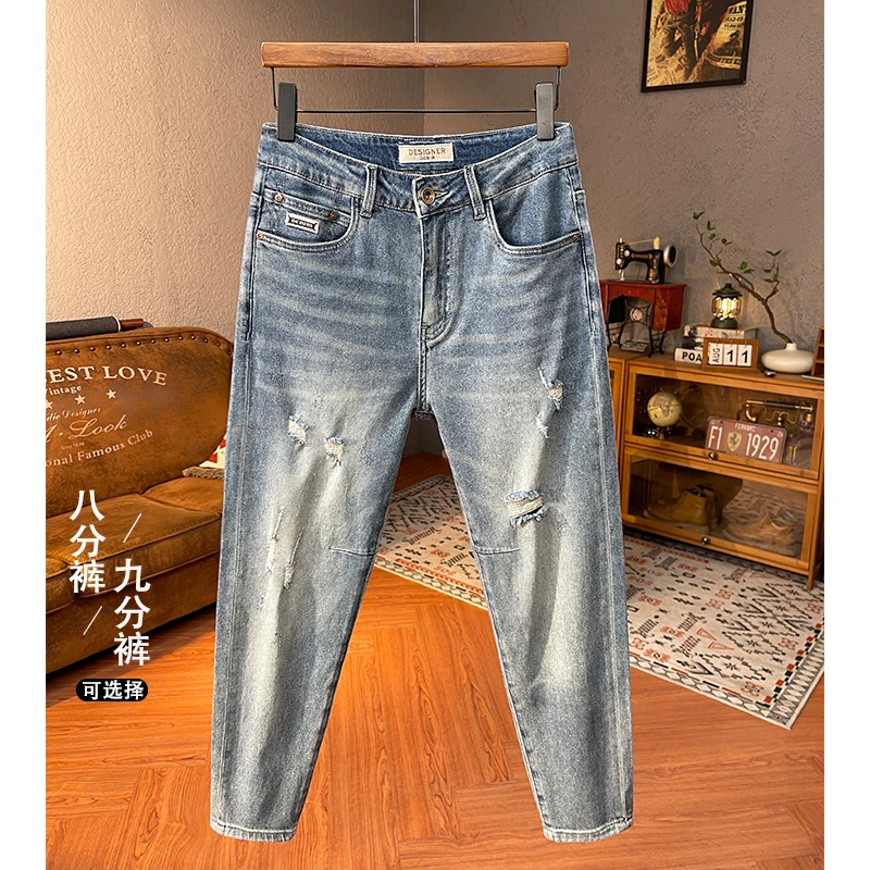 小个子男生穿搭春夏薄款八分牛仔裤潮流个性破洞浅蓝色休闲九分裤