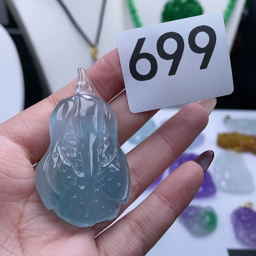 翡翠吊坠(赠链)未镶嵌